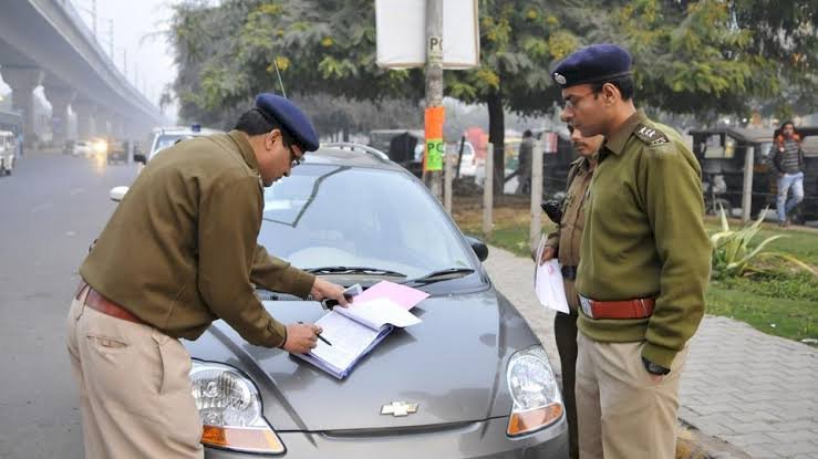 New Traffic Rules: अलर्ट!... नई गाइडलाइन जारी... तुरंत जानें... वरना कट जाएगा 5000 रुपये का चालान... देखें नया ट्रैफिक नियम....
