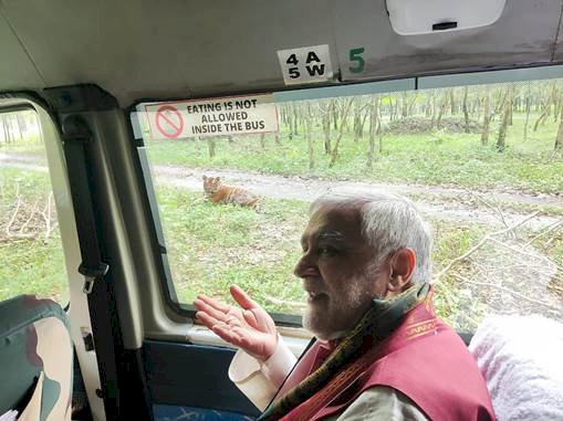 PHOTOS: केंद्रीय मंत्री ने गोद लिया 'टाइगर'... नाम रखा 'अग्निवीर'... देखें तस्वीरें.....