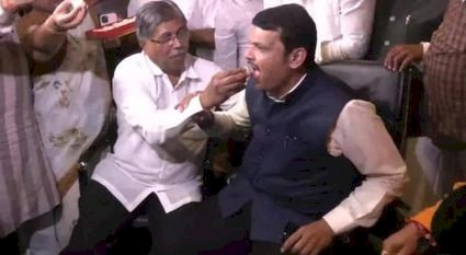 उद्धव ठाकरे के इस्तीफे के बाद बीजेपी खेमे में जश्न; कहा- 'राज्य को फडणवीस जैसा मुख्यमंत्री चाहिए.