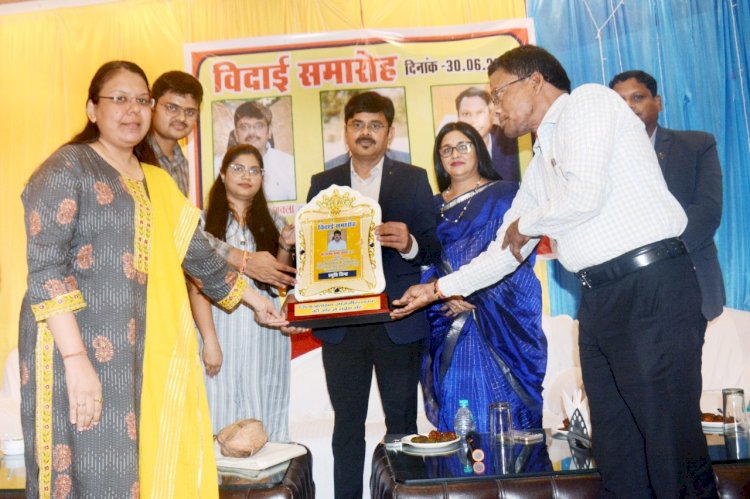 कलेक्टर जितेन्द्र शुक्ला, अपर कलेक्टर, सीईओ को दी गई विदाई