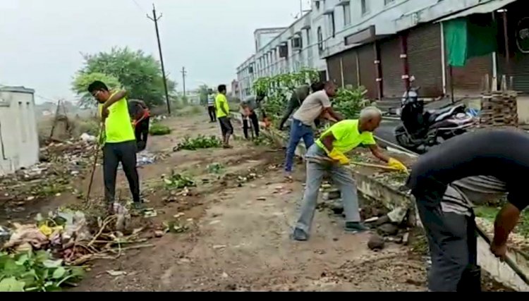 CG:बेमेतरा नगर की पर्यावरण प्रेमी संस्था..सहयोग यूथ संस्था द्वारा प्रतिदिन 01 घंटे नगर के वार्ड का साफ सफाई करते हैं