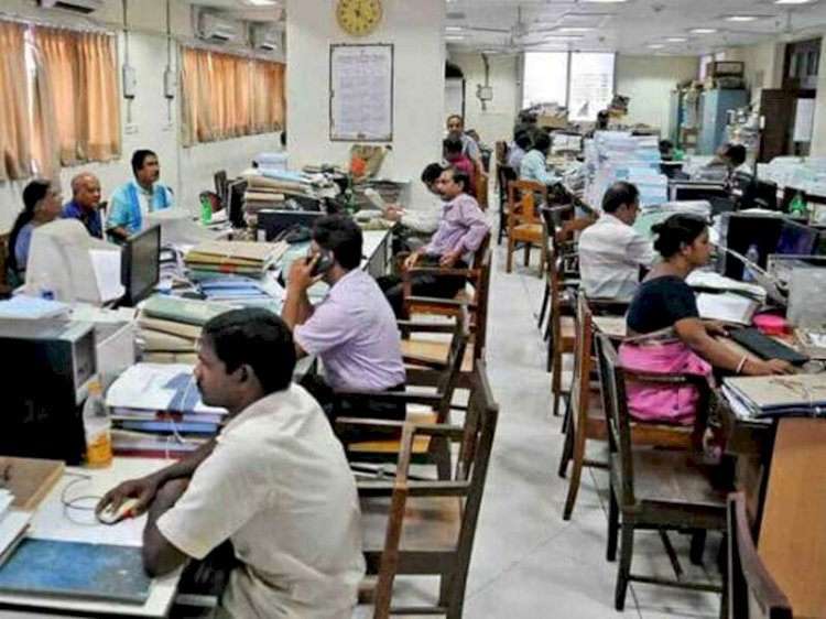 हाईकोर्ट ब्रेकिंग : हाईकोर्ट का कर्मचारियों के हित में बड़ा फैसला, अन्य कर्मियों की तरह सभी लाभ के होंगे हकदार, वेतन-पेंशन-भत्ते सहित अन्य लाभ होंगे उपलब्ध…