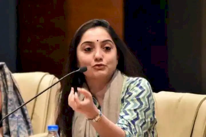 नूपुर शर्मा पर सुप्रीम कोर्ट द्वारा की गई टिप्पणी पर कई पूर्व जजों ने आलोचना की है, और भारत के मुख्य न्यायधीश सुप्रीम कोर्ट को पत्र लिख कर इसकी शिकायत की है, जाने क्या शिकायत की पूर्व जजो ने..