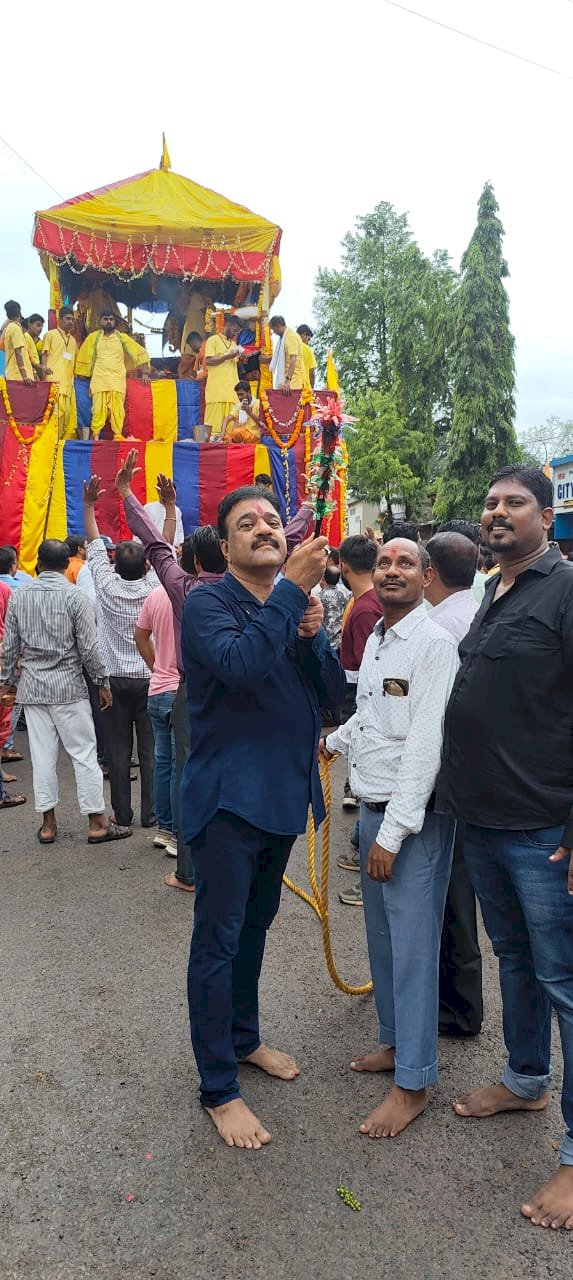 संसदीय सचिव रेखचंद जैन बाहुड गोंचा के अवसर पर रथयात्रा में शामिल हो विधि विधान से पूजा अर्चना की