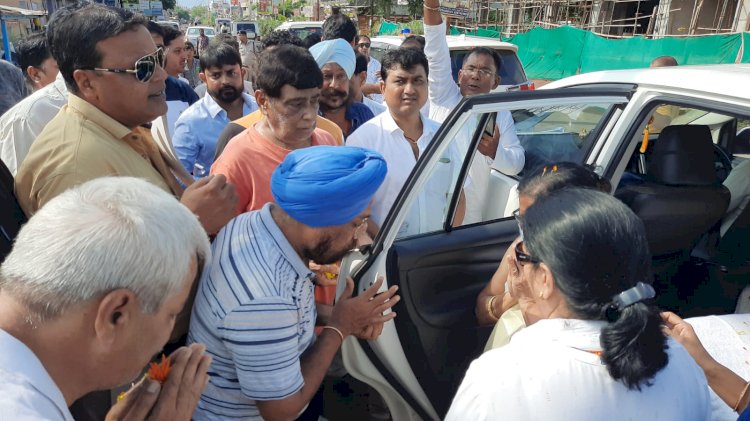 CG:नेहरू नगर भिलाई में शहीद कर्नल कपिल देव पांडेय के परिजनों से मिलकर नेहरू नगर के संगठनों ने संवेदना व्यक्त की