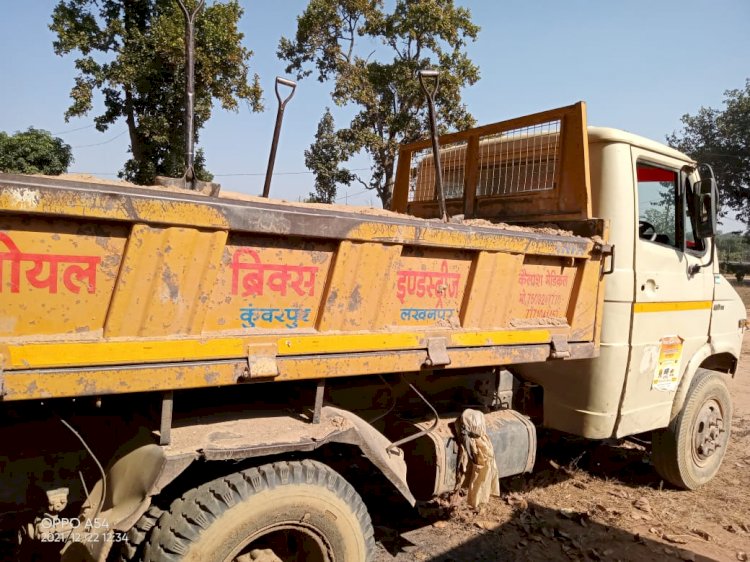 लखनपुर छेत्र के नवापारा में चोरी की घटना आए दिन होने लगी हैं।