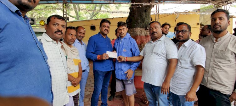 संसदीय सचिव रेखचंद जैन के प्रयास से लकवा ग्रस्त दिव्यांग युवक को मिली पचास हजार की आर्थिक सहायता