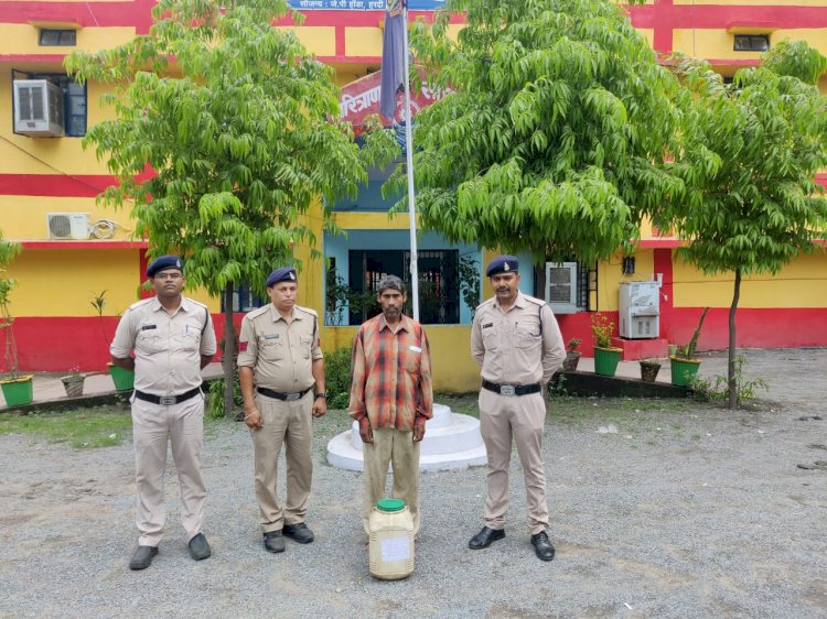 अवैध रूप से महुआ शराब रखकर बिक्री करने वाला 01आरोपी को 08 लीटर महुआ शराब व बिक्री रकम के साथ हरदीबाजार पुलिस ने किया गिरफ्तार...
