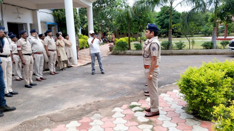 महासमुंद पुलिस अधीक्षक श्री भोजराम पटेल की अभिनव पहल : ड्यूटी शुरू करने से पहले सामूहिक रूप से करेंगे