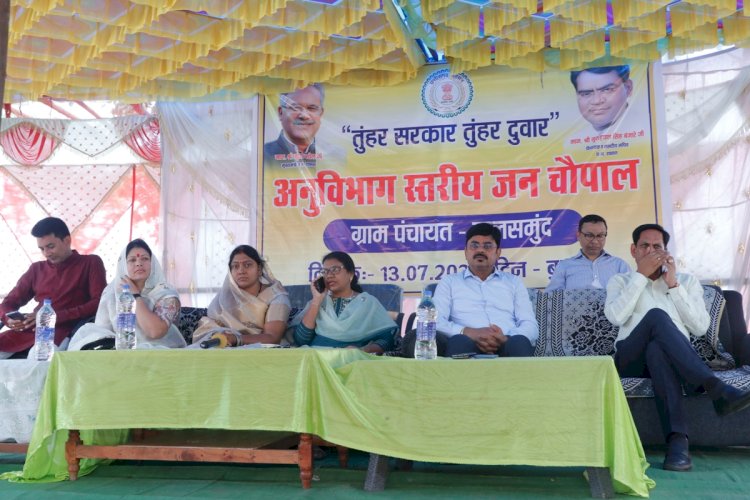 CG:बेमेतरा जिले के बालसमुंद में आयोजित शिविर में 314 में से 233 आवेदनों का किया गया मौके पर निराकरण..ग्रामीणों के लिए लाभकारी रहा बालसमुंद का जनचौपाल...कलेक्टर ने छत्तीसगढ़ी में संबोधित करते हुए कहा कि शासन द्वारा लोगों की भलाई के लिए अनेक कल्याणकारी योजनाएं चलाई जा रही है।