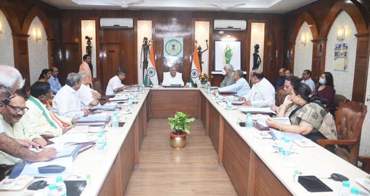 ट्रांसफर बैन ब्रेकिंग न्यूज़ : सरकार ने गठित की 5 सदस्यीय मंत्रिमंडलीय उपसमिति…उपसमिति के अध्यक्ष होंगे गृहमंत्री ताम्रध्वज साहू…शिक्षा मंत्री सहित ये मंत्री होंगे सदस्य… जानिए कब होगी उपसमिति पहली बैठक…