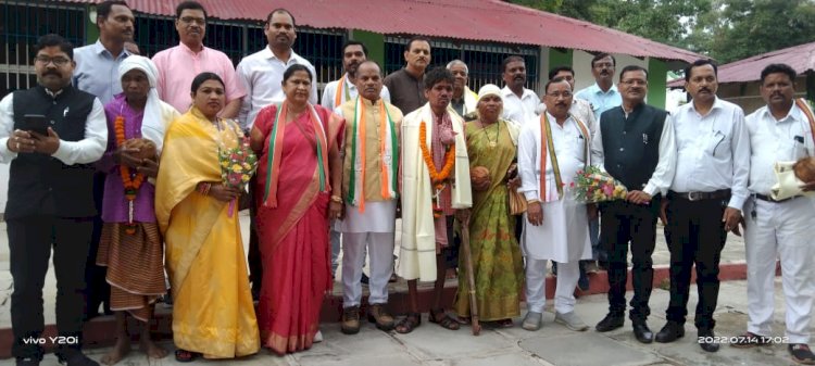 दुगली में कांग्रेसी विधि विभाग ने निशुल्क विधिक शिविर लगाया....विशेष जनजाति समुदाय के समाज प्रमुख के साथ समाजसेवियों का किया सम्मान.....
