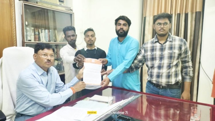 उदयपुर के अंतर्गत आने वाले ग्राम कनाडाड़ पुलिया नहीं ग्राम वासियों को आना-जाना करना पड़ता है तैरकर जनहानि की बनी रहती है संभावना