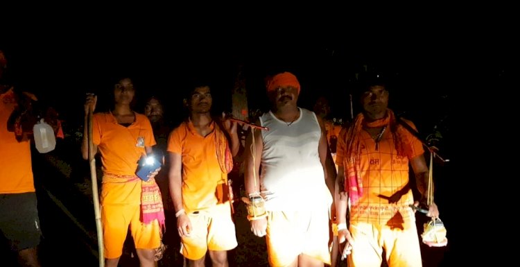 छत्तीसगढ़ के मैनपाट महादेव जी का जलाभिषेक करने कासी से गंगा जल लेकर कावर यात्रा करते हुए आज पहुचे वाड्रफनगर