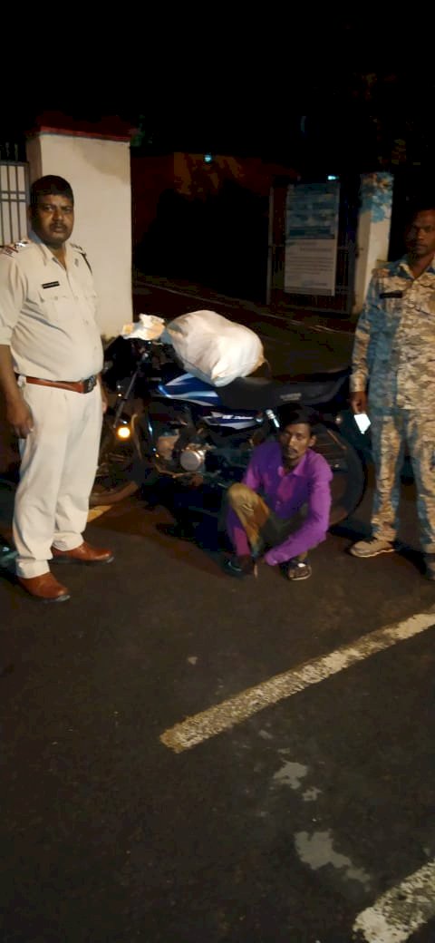 थाना सांकरा जिला महासमुंद पुलिस की कार्यवाही......................... अवैध मादक पदार्थ गांजा का तस्करी करते 01 आरोपी गिरफ्तार............................