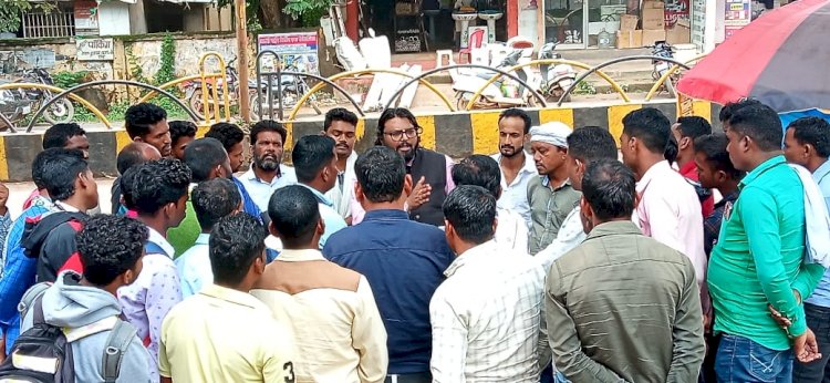बस्तर संभाग के शिक्षा विभाग में पदस्थ सफाई कर्मी मिले ,मुक्ति मोर्चा व जनता कांग्रेस छत्तीसगढ़ जे के नेता नवनीत चांद से, रखी अपनी समस्याएं,समाधान हेतु सरकार के विरुद्ध संघर्ष साथ देने की अपील - ओम मरकाम