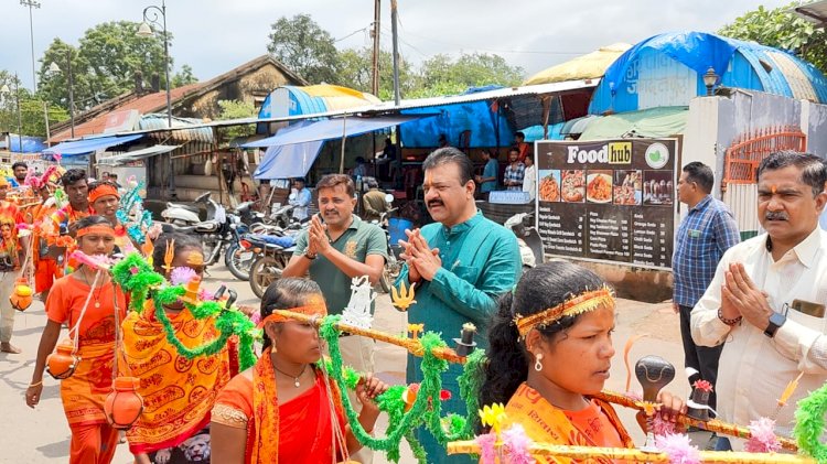 शौंडिक समाज द्वारा निकाले गए कांवर यात्रा का संसदीय सचिव रेखचंद जैन के किया स्वागत