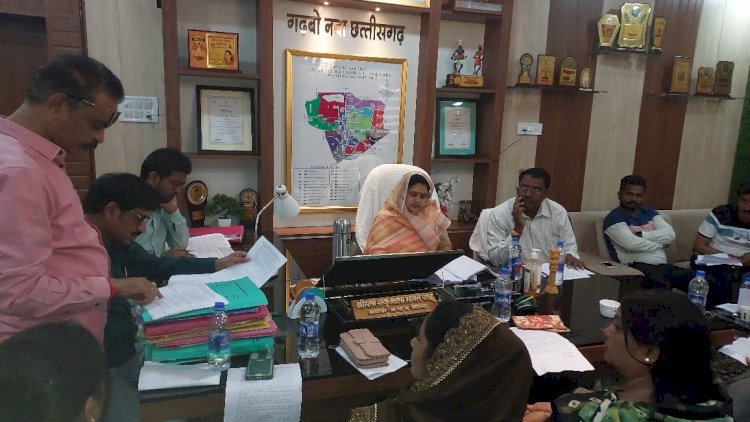 CG:नगर.पालिका परिषद बेमेतरा की सामान्य सभा की सामान्य बैठक सम्पन्न ..15 प्रस्तावों पर लगा सर्वसम्मति से मुहर .. परिषद की बैठक में सुश्री नीतु कोठारी पार्षद वार्ड क्र. 11 का अशोभनीय आचरण के कारण पार्षद पद से हटाने सर्वसम्मति से अनुसंशा कर कलेक्टर जिला बेमेतरा को पत्र प्रेषित करने का निर्णय लिया गया