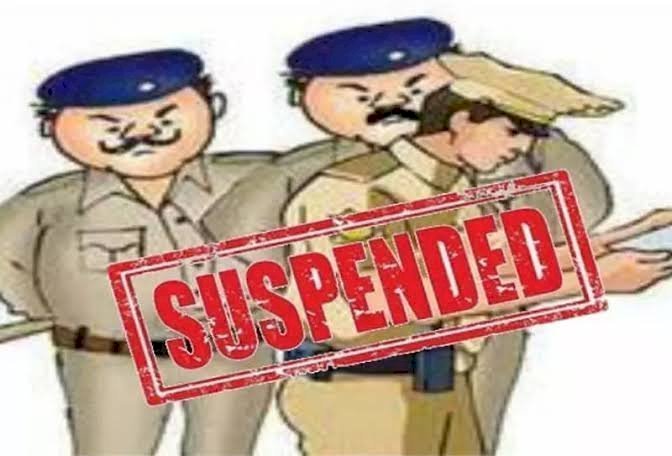 CG NEWS कांस्टेबल सस्पेंड : शराबी कांस्टेबल सस्पेंड ,नशे में पुलिसवाले ने की हुल्लड़बाजी ,करोबारी को दी जमकर गालियां…फिर जो हुआ…वीडियो वायरल होने के बाद,SP ने किया निलंबित…जाने पूरा मामला, देखे आदेश…