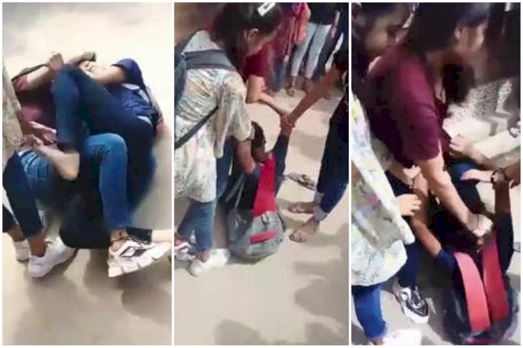 Girls Fight VIDEO: कोचिंग सेंटर के बाहर भिड़ीं लड़कियां... बाल पकड़ एक-दूसरे को गिराया... फिर हुई लड़कियों के बीच गुत्थम-गुथी लड़ाई... खूब चले लात-घूसे... देखें वीडियो.....
