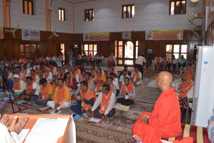 समाज को जोडने के साथ संस्कारवान बनाने की सेवा है पंचायत: महामण्डलेश्वर स्वामी हंसराम उदासीन