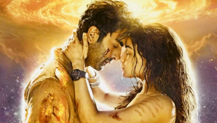 Brahmastra box office day 2 collection: बॉक्स ऑफिस पर चला रणबीर का मैजिक,कोरोना के बाद पहली हिंदी फिल्म ने की इतनी कमाई….जानें कितने करोड़ो रुपए का हुआ Collection….