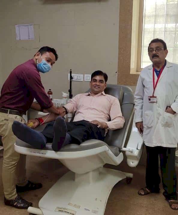 पुण्यतिथि स्मृति पर 41लोगो ने किया रक्तदान...ब्लड बैंक दुर्ग में 41 यूनिट रक्तदान कर दी गई श्रद्धांजलि...