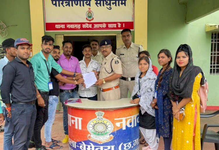 CG,:कालेज के मुख्य द्वार पर बाहरी लोगों का जमावड़ा हटाने एनएसयूआई ने थाना प्रभारी नवागढ़ को सौपा ज्ञापन*