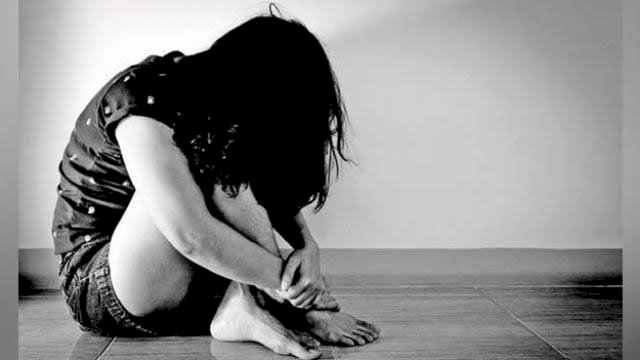 CG नाबालिग से रेप : इंस्टाग्राम में हुई दोस्ती...दोस्ती हुई तो मिलने बुलाया…फिर जो हुआ…बहला- फुसलाकर ले गया घुमाने…कैफे में 14 साल की लड़की से दुष्कर्म,आरोपी के तलाश में जुटी पुलिस….