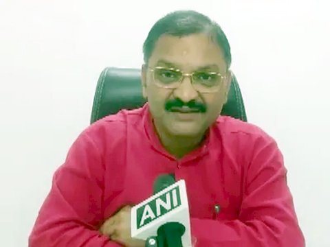 VIDEO विजय पांडेय को लेकर राजनांदगांव लोकसभा सांसद ने अपने सगे भाइयों का नाम गिनाकर मंत्री अकबर पर साधा निशाना…देखे विडियो….