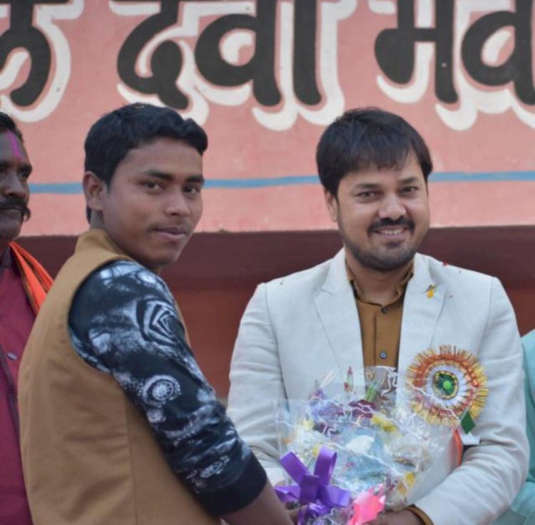 छत्तीसगढ़ के सुपरस्टार पद्मश्री से सम्मानित अनुज शर्मा इस नवरात्रि पहुंच रहे मस्तूरी ब्लॉक के ग्राम सोन सरपंच अशोक श्यामता कैवर्त के नेतृत्व में होगा कार्यक्रम का आयोजन तो आप भी हो जाये तैयार हमारे हीरो नं,1 से रूबरू होने समय टाइम और भी बहुत कुछ जानने के लिए पढ़े पूरी खबर