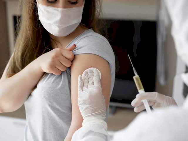 CG Covid Vaccination: स्वास्थ्य विभाग के सचिव ने कोविड वैक्सीनेशन में तेजी लाने के दिए निर्देश... सभी कलेक्टरों को परिपत्र जारी कर कोरोना से बचाव के दूसरे टीके के साथ ही प्रिकॉशन डोज भी लगाने कहा....