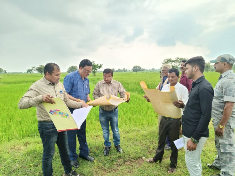CG- पटवारी को नोटिस: संभागायुक्त ने यहां त्रुटि पाए जाने पर पटवारी को थमाया कारण बताओ नोटिस... बोले- कार्य में लापरवाही बरतने पर होगी कड़ी कार्यवाही.....