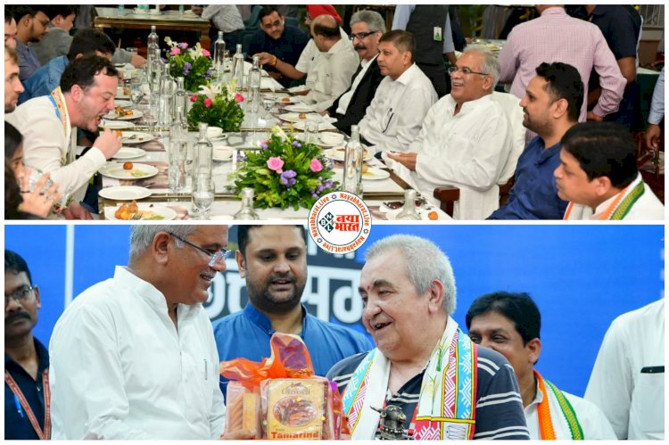 PHOTOS- शतरंज ग्रेंड मास्टर्स के साथ CM भूपेश ने किया डिनर: अमेरिका, रसिया, पोलैंड, यूक्रेन जैसे देशोंं के अंतर्राष्ट्रीय खिलाड़ियों ने लिया छत्तीसगढ़ी व्यंजनों का आनंद... परोसे गए फरा,लाल भाजी, कढ़ी पकौड़ी,आलू मुनगा जैसे स्थानीय व्यंजन... देखें तस्वीरें....