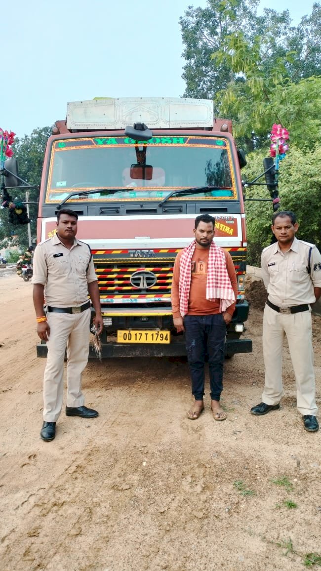 महासमुंद पुलिस अधीक्षक भोजराम पटेल (IPS)के निर्देशन में अवैध कबाड परिवहन पर महासमुंद पुलिस की बड़ी कार्यवाही