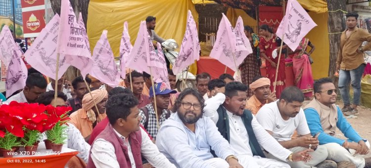 राजमहल परिसर में संचालित मीना बाजार के बाहर किया गया धरना प्रदर्शन - भरत कश्यप/अजय बघेल/नीलांबर सेठिया