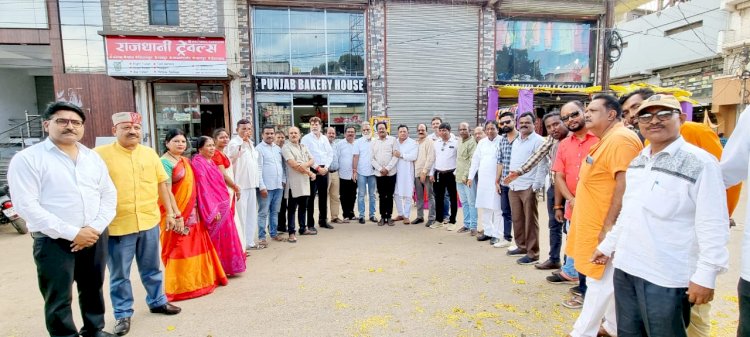 विजयादशमी पर्व पर राष्ट्रीय स्वयंसेवक संघ के स्वयंसेवको द्वारा पथ संचलन निकाला गया