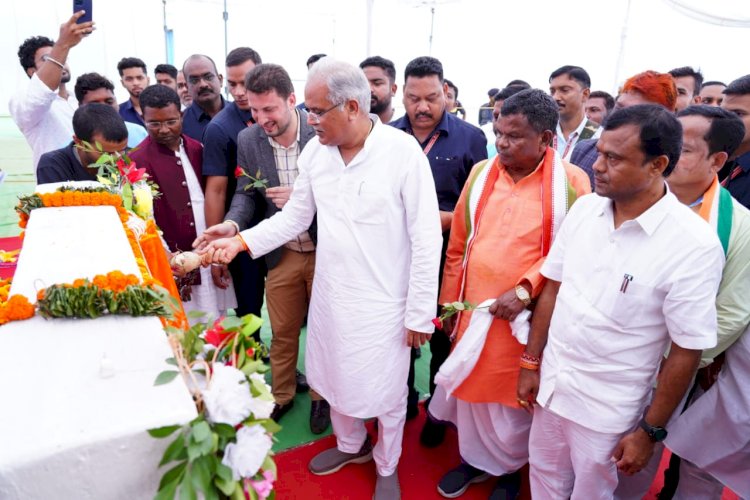 मुख्यमंत्री भूपेश बघेल ने छिंदगांव में स्थापित इमली प्रसंस्करण संयंत्र का किया शुभारंभ