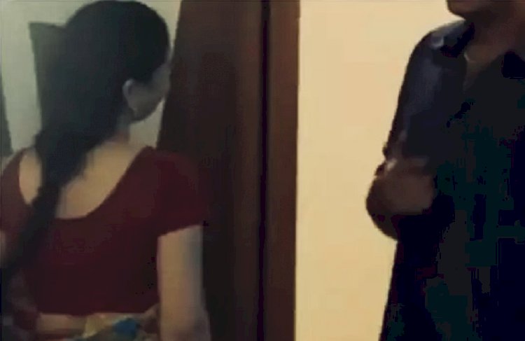 प्रेमी के साथ आपत्तिजनक हालत में मिली पत्नी : प्रेमी के साथ कमरे में संबंध बना रही थी महिला…फिर जो हुआ…बिना बताए घर पहुंच गया पति और फिर….