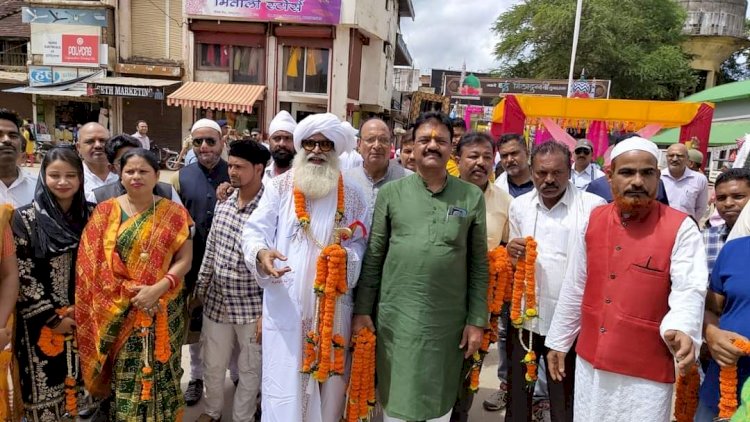 ईद मिलाद-उन-नबी के मौके पर मुस्लिम समाज द्वारा निकाले गए जुलूस का स्वागत किया संसदीय सचिव रेखचंद जैन ने