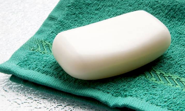 Soap Prices Cut: लाइफबॉय-लक्स और गोदरेज साबुन के दाम हुए कम... त्योहारी सीजन में कंपनियों ने दाम घटाए... इतने सस्ते होंगे आपके पसंदीदा साबुन... देखें लिस्ट....