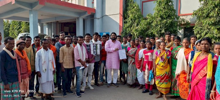 मुक्ति मोर्चा व जनता कांग्रेस छत्तीसगढ़ जे के नेता नवनीत चांद के नेतृव में जिला कलेक्टर से मुलाकात कर मांगा अपने विकास व सुविधाओ का अधिकार