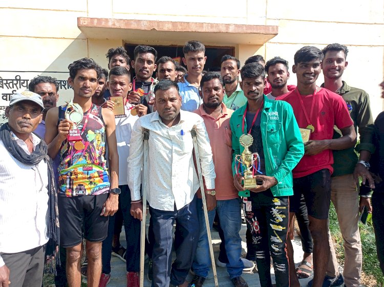 आज प्रातःमस्तूरी ब्लाक के ग्राम पंचायत अकोला में रखा गया मैराथन दौड़ प्रतियोगिता जहां कई जिलों के खिलाड़ियों ने लिया भाग रखे गए थे कई आकर्षक इनाम पढ़ें पूरी खबर