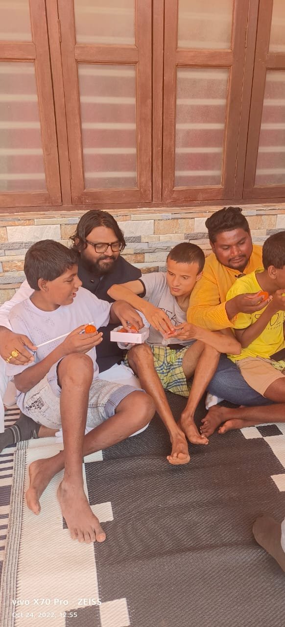 आशा आश्रम के दिव्यांग बच्चों के बीच सभी पदाधिकारियों के साथ पहुंचे मुक्ति मोर्चा व जोगी कांग्रेस के नेता नवनीत चांद, मिठाई बाट, पटाखे फोड़, दीपावली की बनाई खुशियां,बस्तर वाशियो को दी शुभकामनाएं - भरत कश्यप