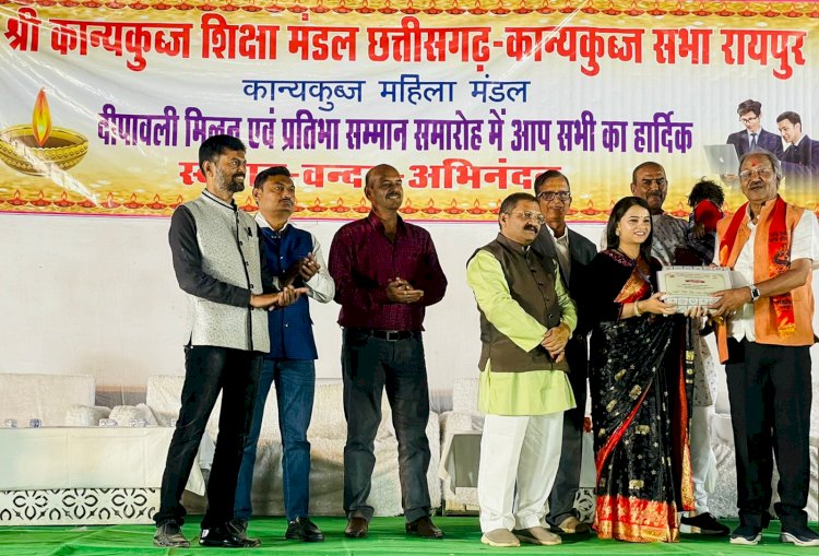 हाईकोर्ट ऐडवोकेट आयुशी अंजिनेश शुक्ला का हुआ रजत पदक से सम्मान