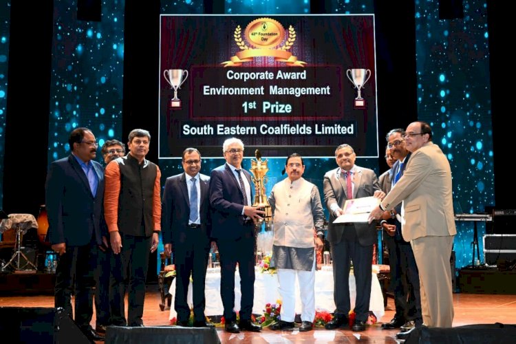 SECL को पर्यावरण प्रवंधन का कारपोरेट अवार्ड प्राप्त, 48वें कोल इण्डिया स्थापना दिवस पर सीएमडी एसईसीएल डा. प्रेम सागर मिश्रा ने पुरस्कार ग्रहण किया