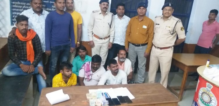 06 सटोरिये से विभिन्न कंपनी का 04 नग मोबाईल सहित नगदी रकम 58,340/- रूपये एवं लाखों रूपये की सट्टा-पट्टी जप्त...बेमेतरा पुलिस को मिली सफलता...साजा थाना क्षेत्र कोदवा