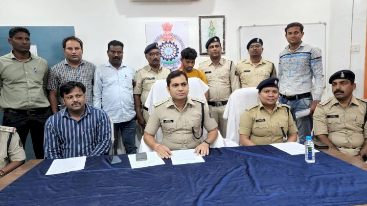 पुलिस अधीक्षक महासमुन्द भोजराम पटेल (IPS) के निर्देशन में महासमुन्द पुलिस की बडी सफलता.................... खल्लारी मंदिर पहाडी से सेल्फी लेते हुये गिरी महिला मृतिका चित्ररेखा की मौत के प्रकरण का खुलासा.................................