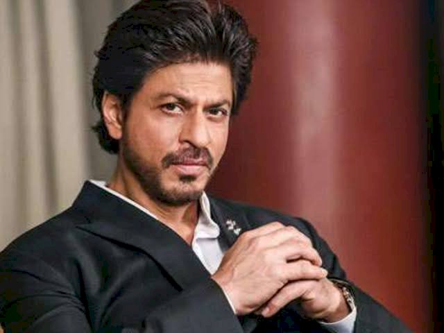 SRK पर जुर्माना: एयरपोर्ट पर शाहरुख खान को कस्टम ने रोका, एक घंटे हुई पूछताछ, भरने पड़े 6.83 लाख रुपये, जानें मामला.....