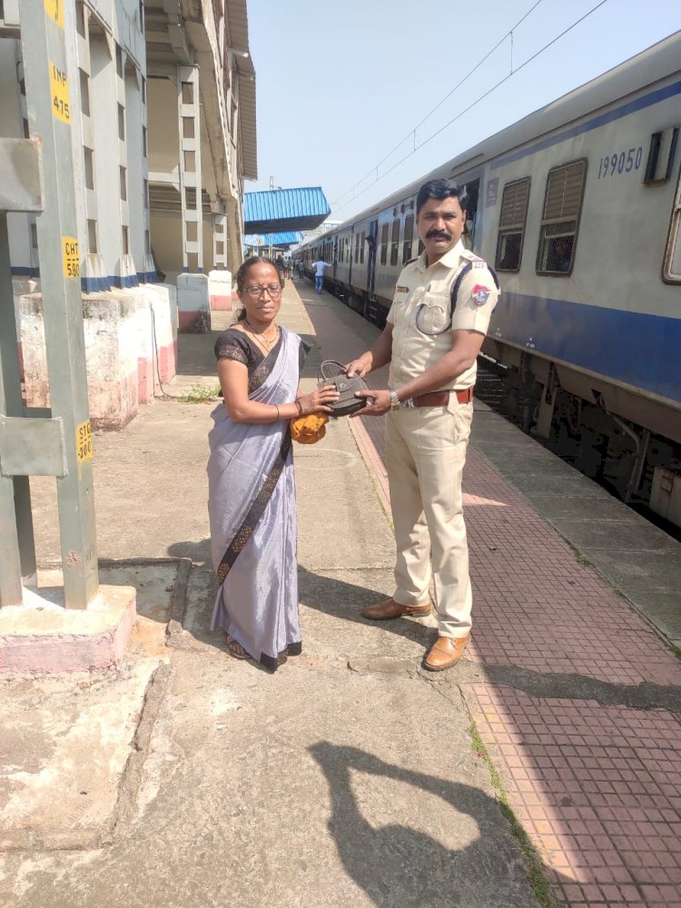 रेलवे सुरक्षा बल, दक्षिण पूर्व मध्य रेलवे यात्रियों की सेवा एवं सुरक्षा मे सदैव तत्पर